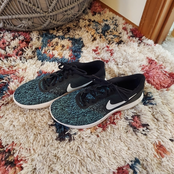 Nike Shoes - LAST CHANCE Nike Sneakers